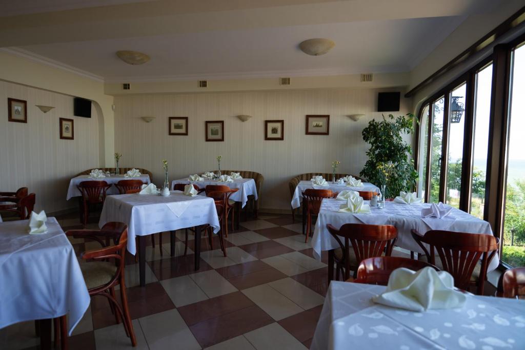 Reštaurácia alebo iné gastronomické zariadenie v ubytovaní Willa Victor