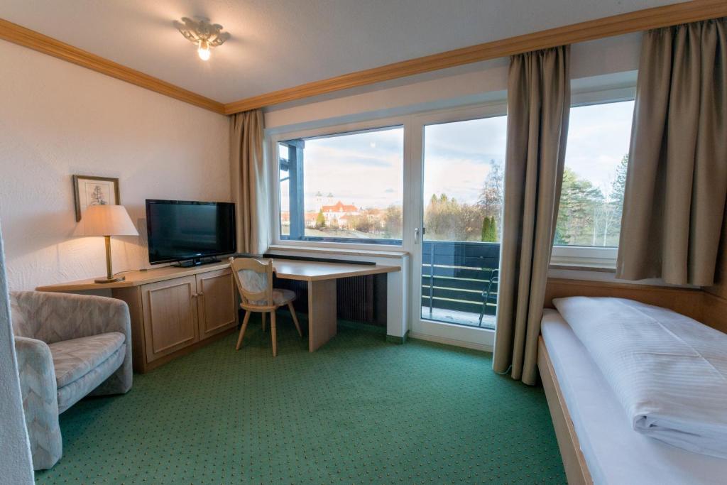 Postel nebo postele na pokoji v ubytování Hotel St. Ulrich Garni