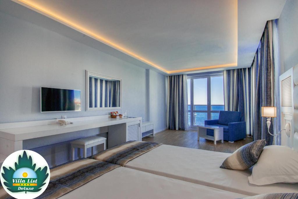 TV a/nebo společenská místnost v ubytování Hotel Villa List