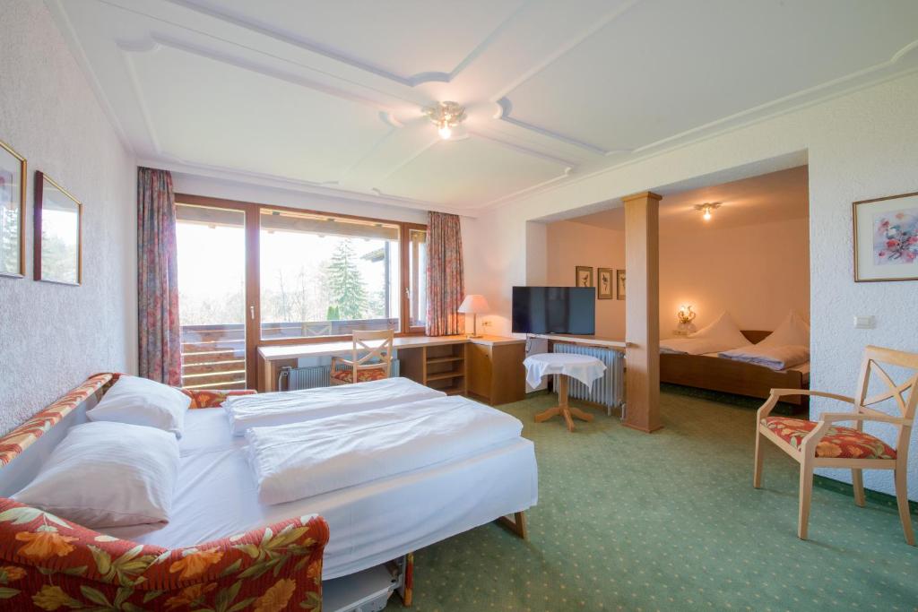 TV a/nebo společenská místnost v ubytování Hotel St. Ulrich Garni