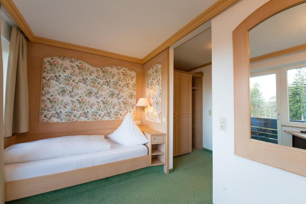 Postel nebo postele na pokoji v ubytování Hotel St. Ulrich Garni