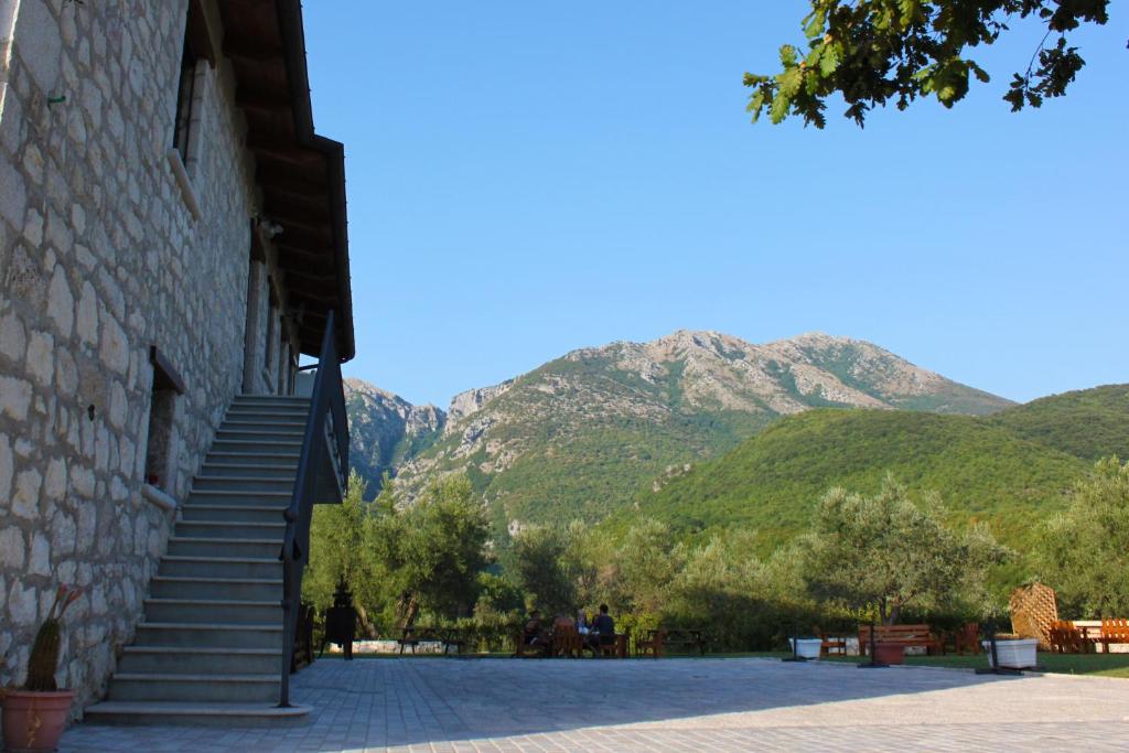 A general mountain view or a mountain view taken from a vidéki vendégházakat