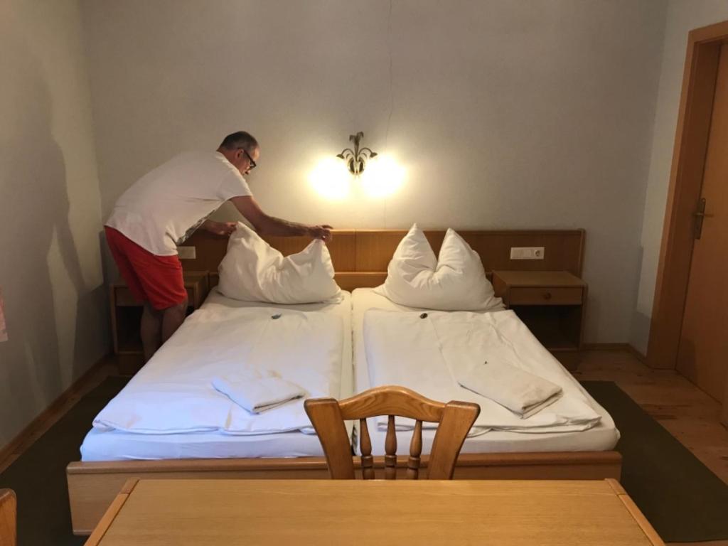 Postel nebo postele na pokoji v ubytování Gasthof Polly