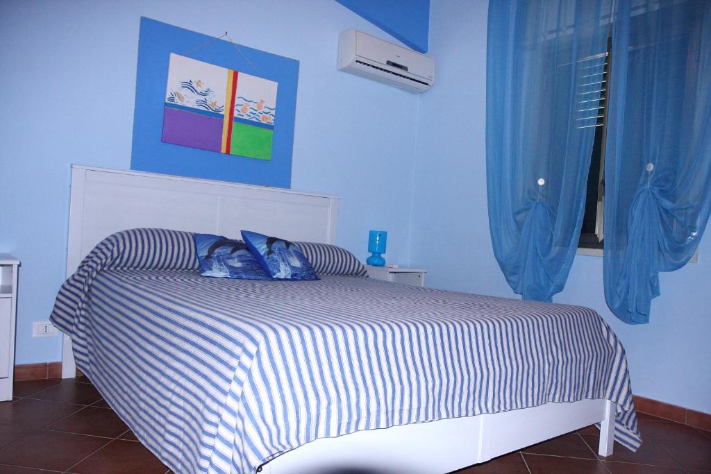 En eller flere senge i et værelse på La Casa Gialla