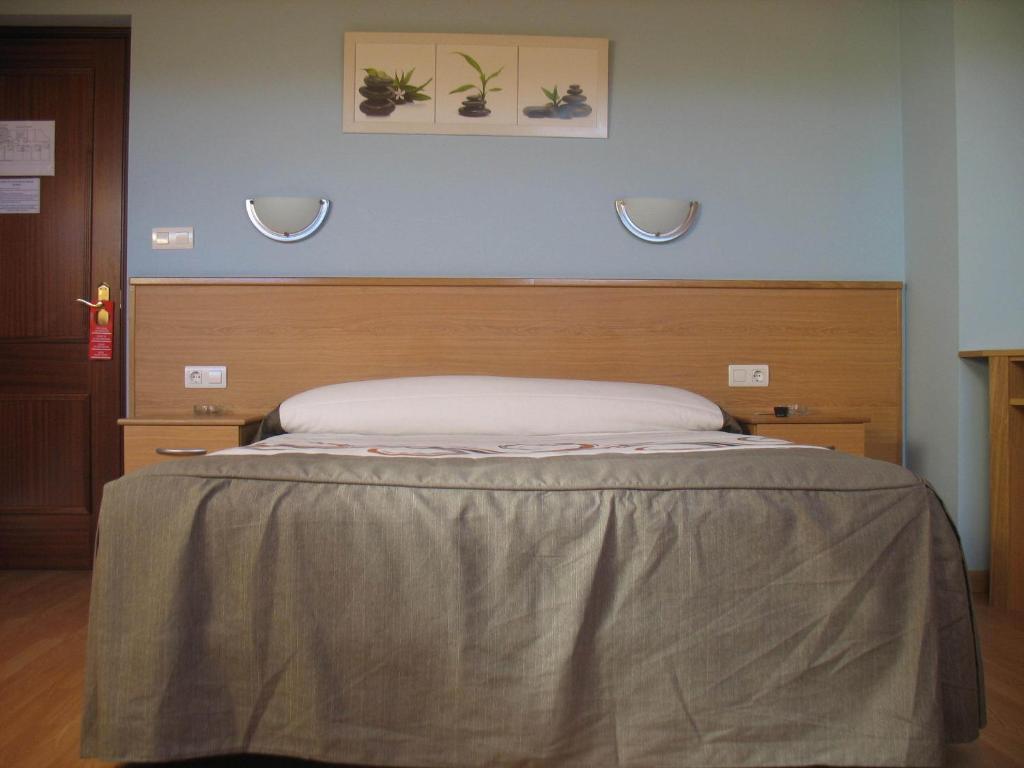 Postel nebo postele na pokoji v ubytování Hotel Reyes De León
