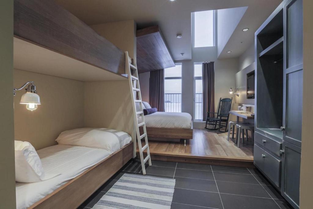 Postel nebo postele na pokoji v ubytování Hôtel & Spa Le Germain Charlevoix