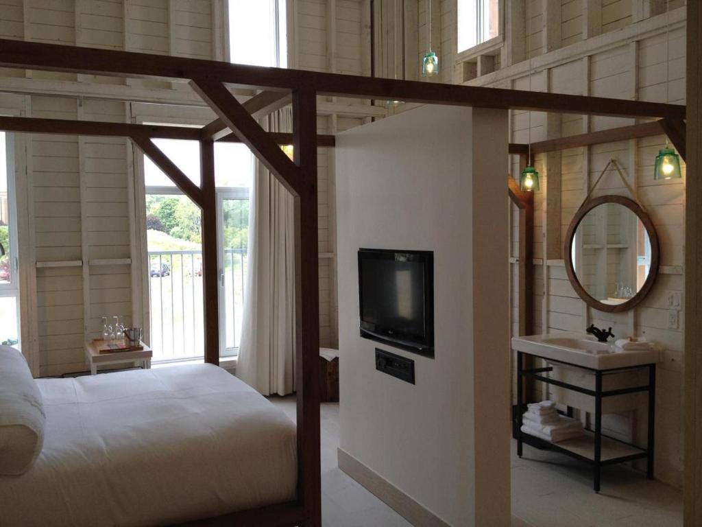 Postel nebo postele na pokoji v ubytování Hôtel & Spa Le Germain Charlevoix