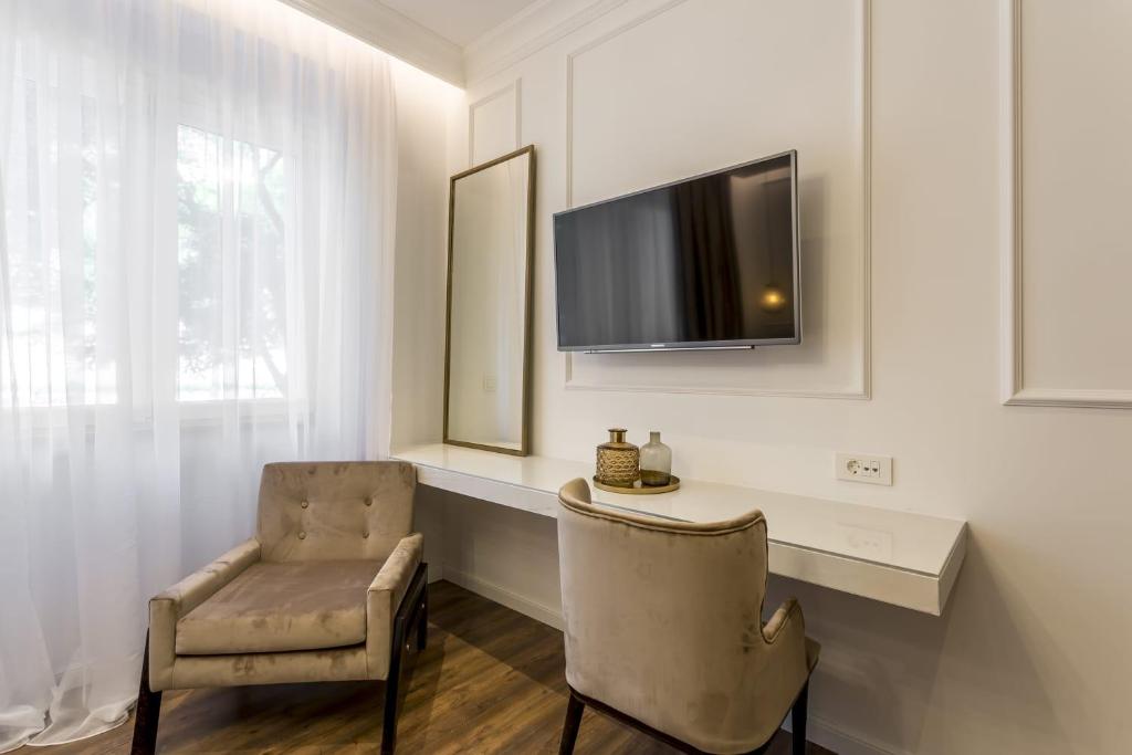 Nephelae Boutique Roomsにあるテレビまたはエンターテインメントセンター