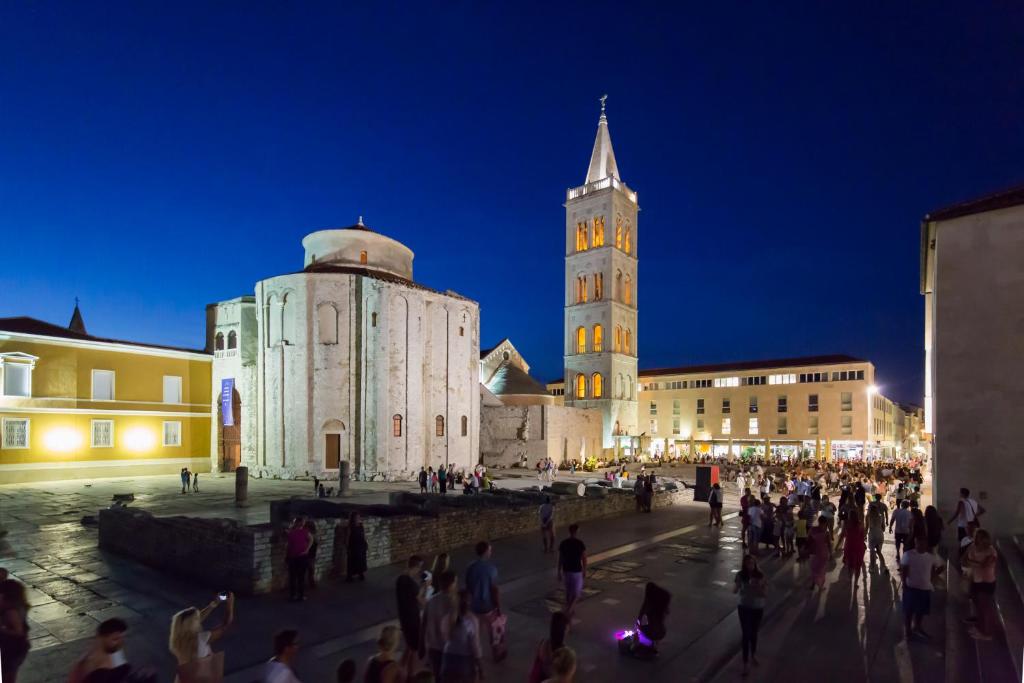 Goście zatrzymujący się w obiekcie Apartment Montesa Zadar with free parking and balcony