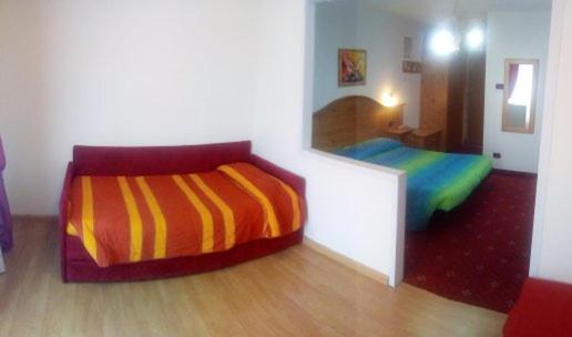 Postel nebo postele na pokoji v ubytování Hotel Garni Al Nardis