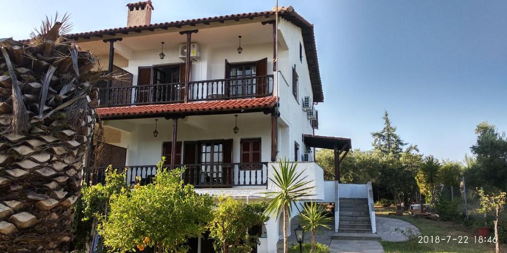 Το κτήριο όπου στεγάζεται  η παραθεριστική κατοικία