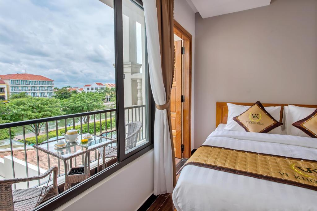 A bed or beds in a room at Hoi An Vi Khoa Villa