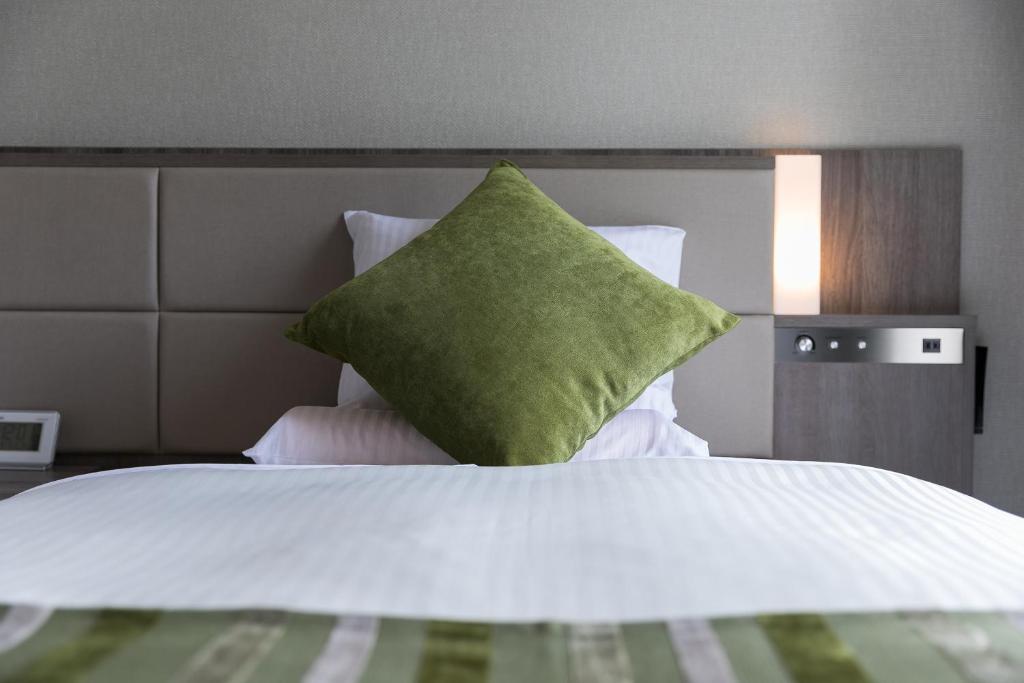 Postel nebo postele na pokoji v ubytování Hotel Mystays Nagoya Nishiki