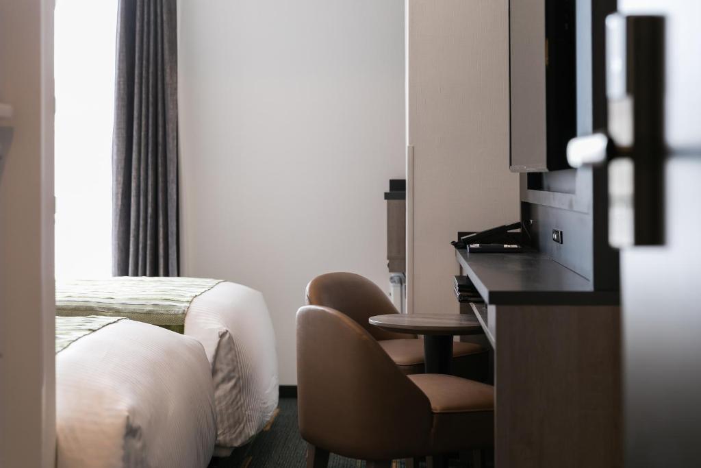 Postel nebo postele na pokoji v ubytování Hotel Mystays Nagoya Nishiki