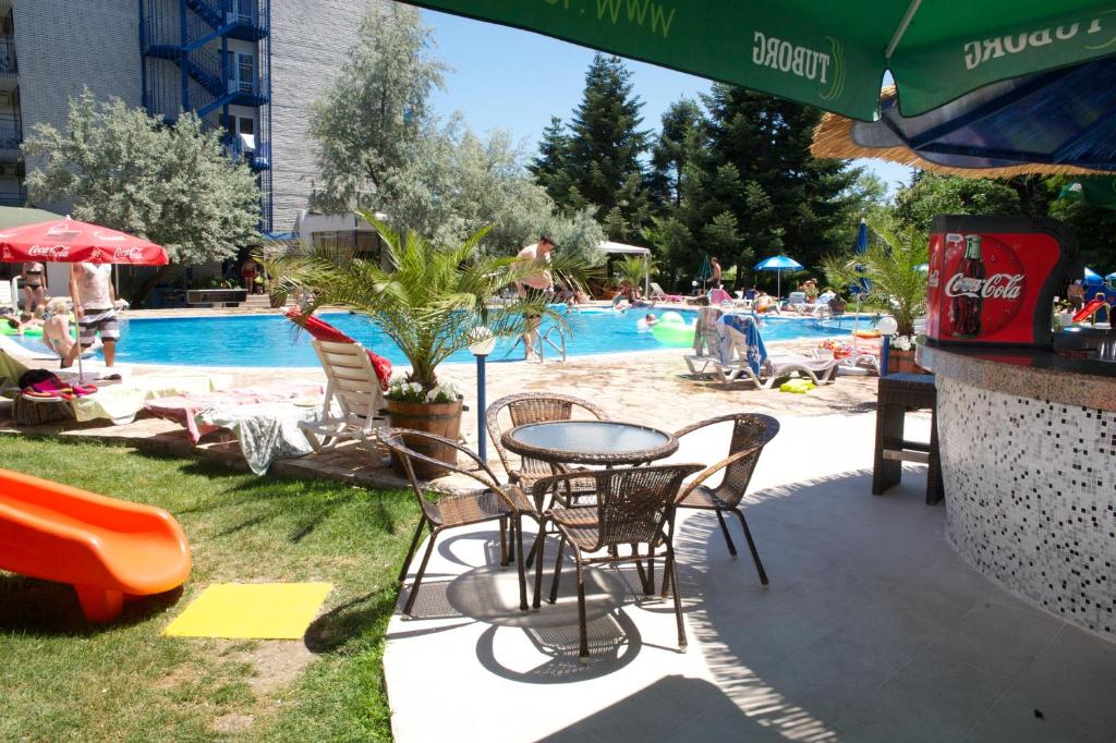Bazén v ubytování Dunav Hotel nebo v jeho okolí