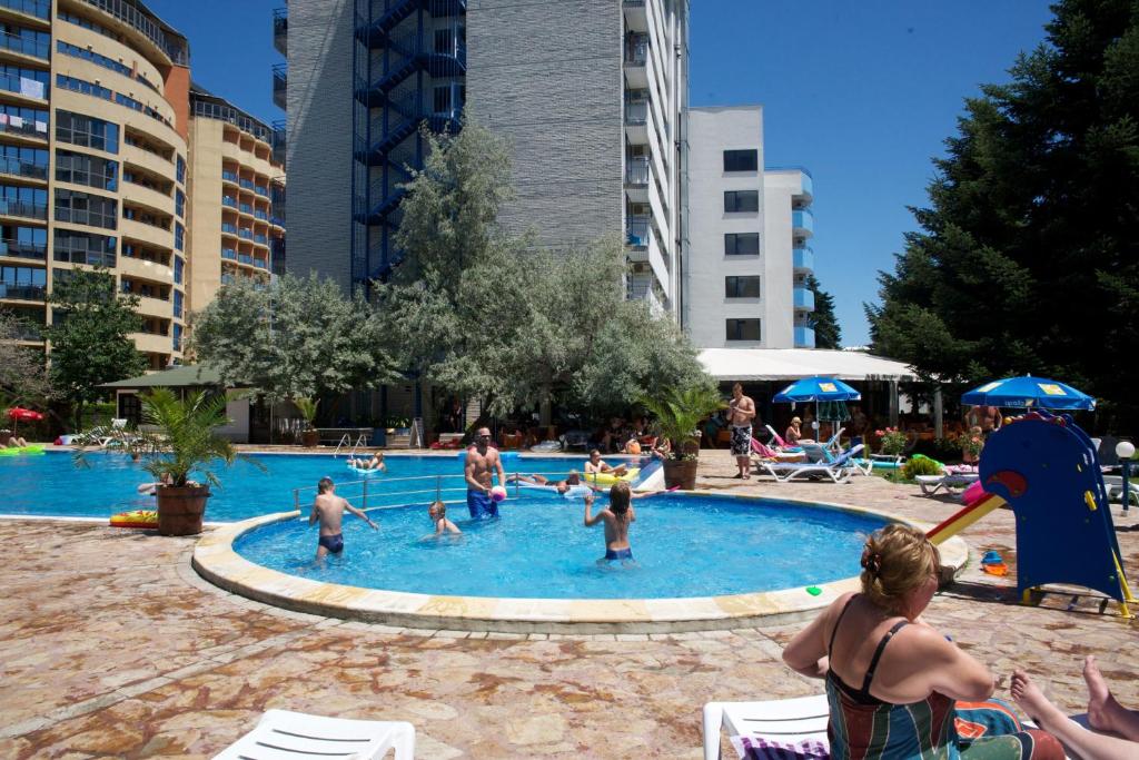 Bazén v ubytování Dunav Hotel nebo v jeho okolí