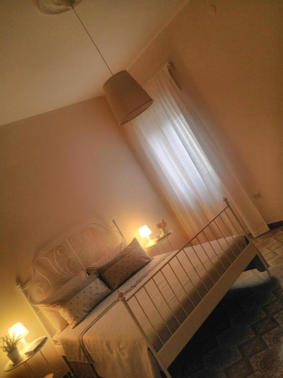 Postel nebo postele na pokoji v ubytování B&B L'angolo fiorito