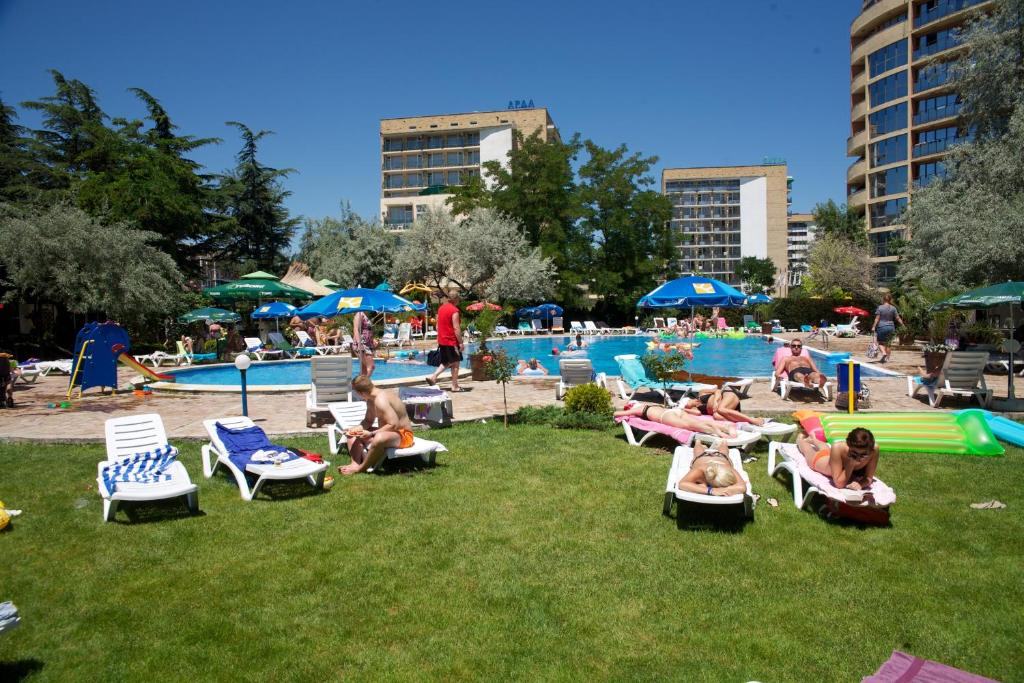 Bazén v ubytování Dunav Hotel nebo v jeho okolí