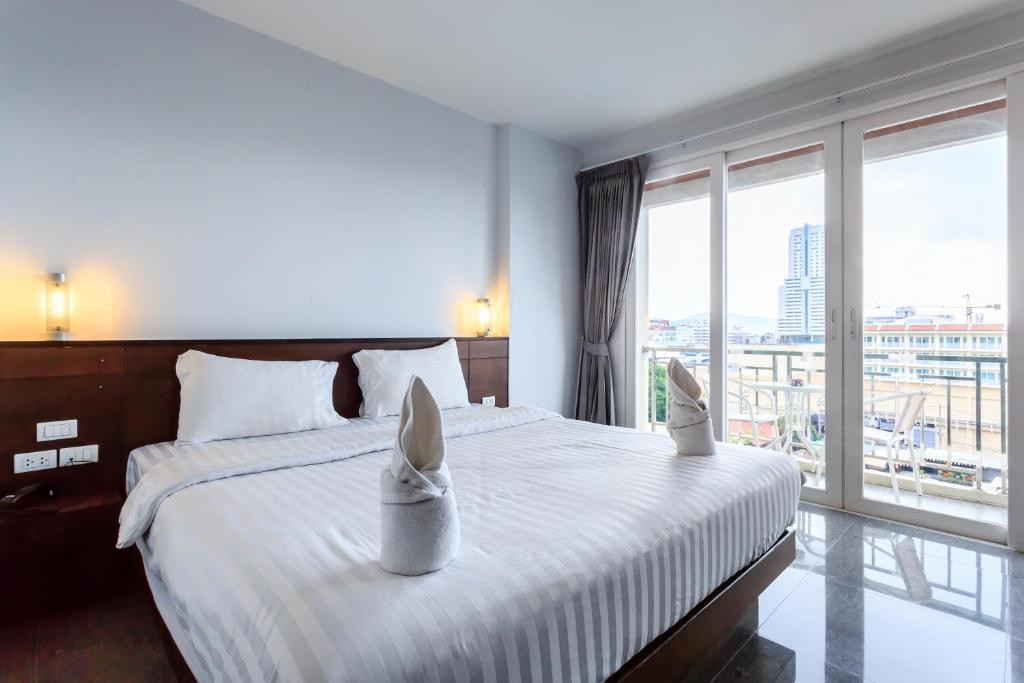 Postel nebo postele na pokoji v ubytování 77 Bangla Hotel - SHA Certified