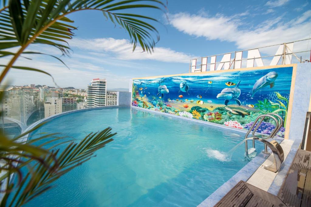 Bazén v ubytování Nhat Minh Hotel and Apartment nebo v jeho okolí
