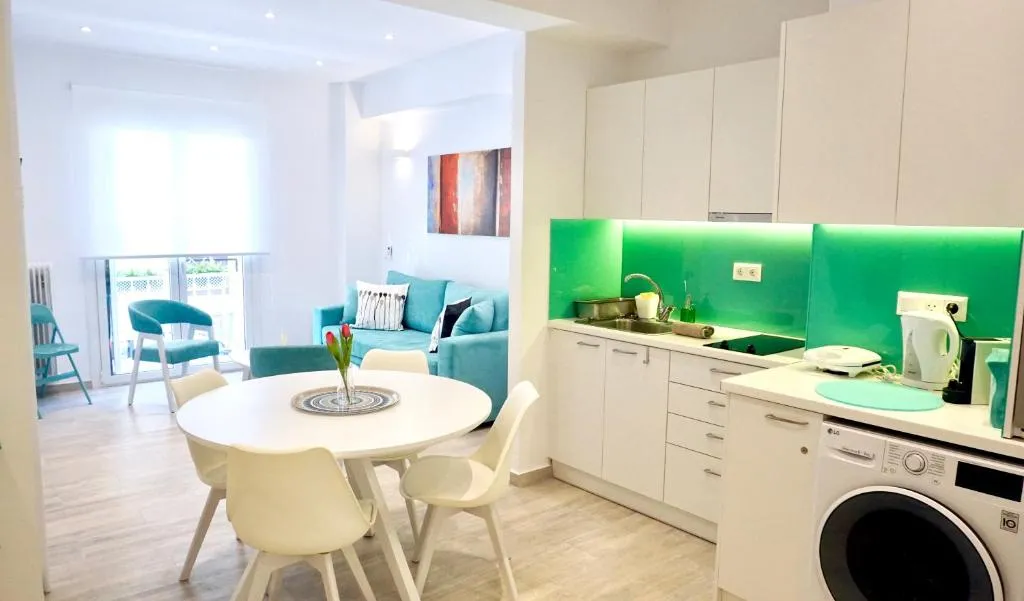 Minimal Fresh Design Apt in Athens, Atena, Grecia