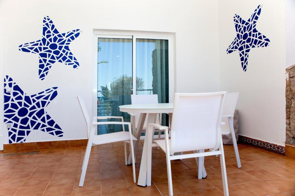 a dining room with stars on the wall at Holiday Club Jardin Amadores in Amadores