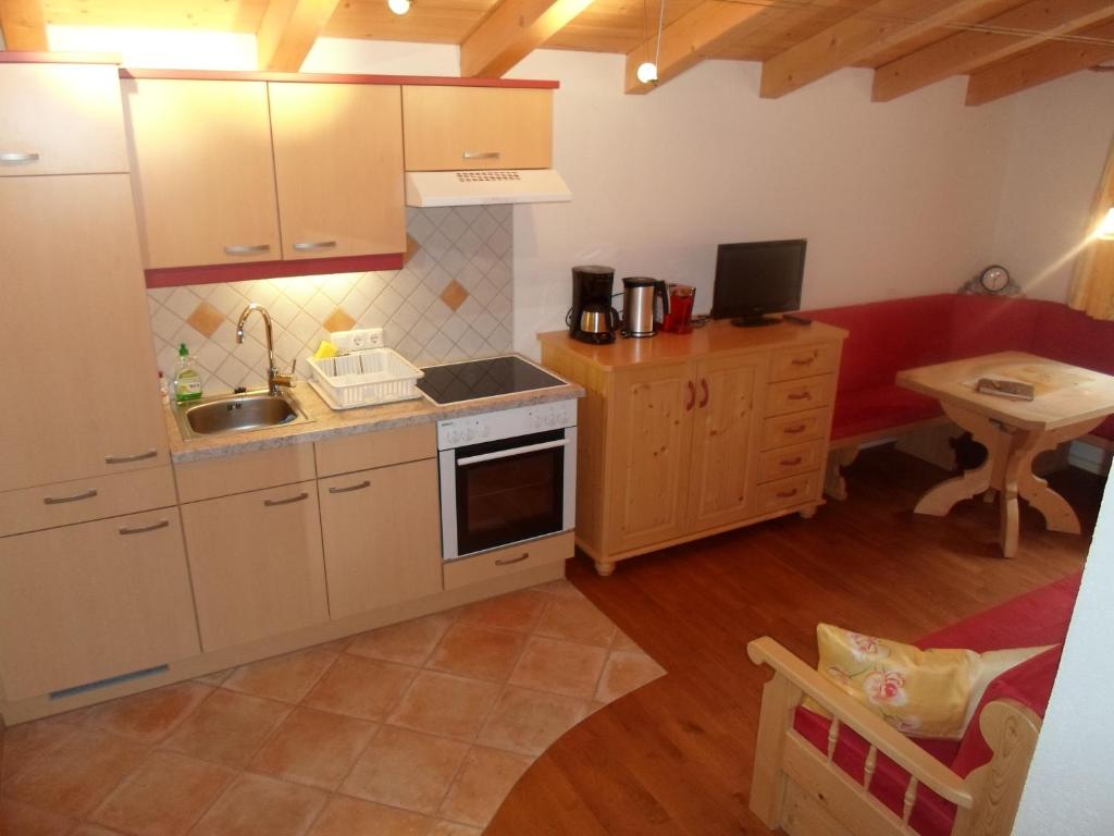 Kuchyň nebo kuchyňský kout v ubytování Ferienwohnung Steiner