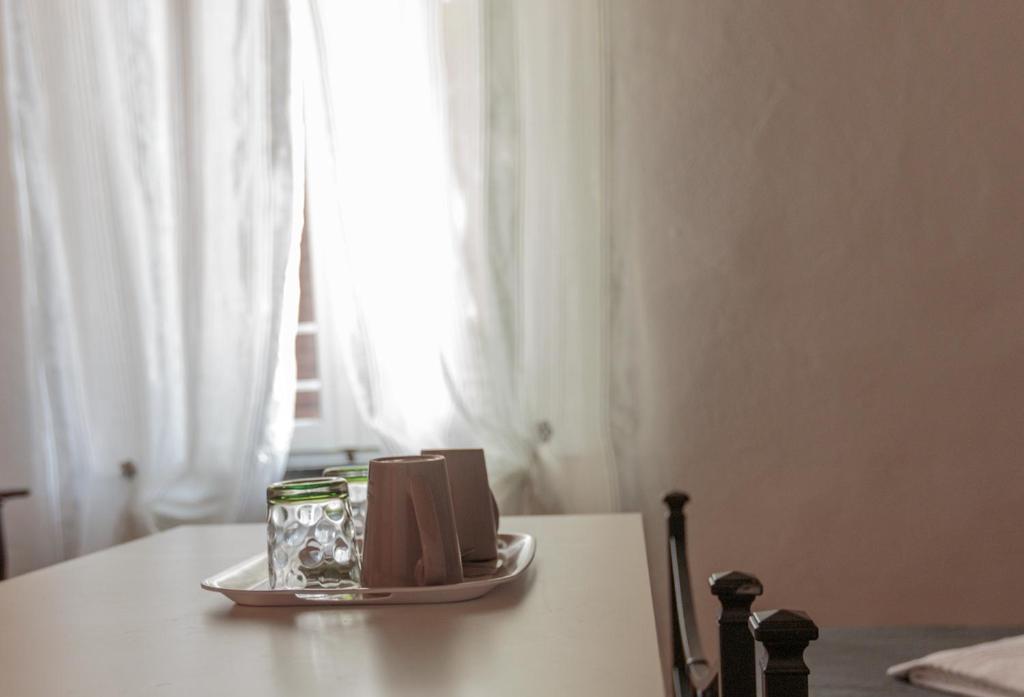 Příslušenství pro přípravu čaje a kávy v ubytování Magnolia Comfort & Rooms