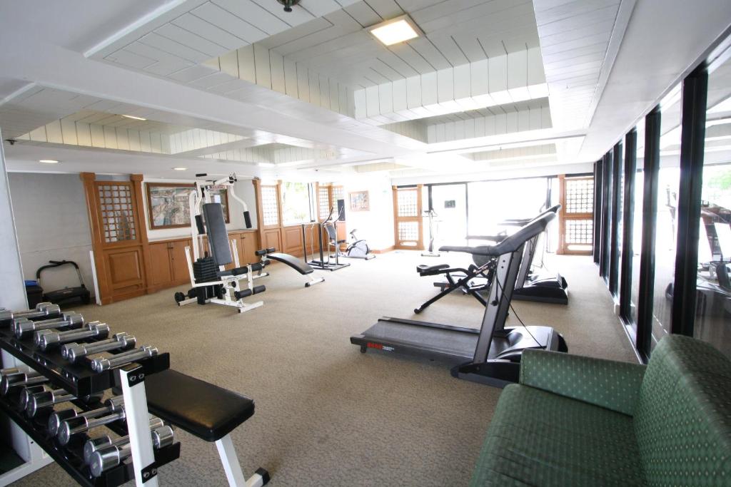 Fitness centrum a/nebo fitness zařízení v ubytování Baiyoke Suite Hotel