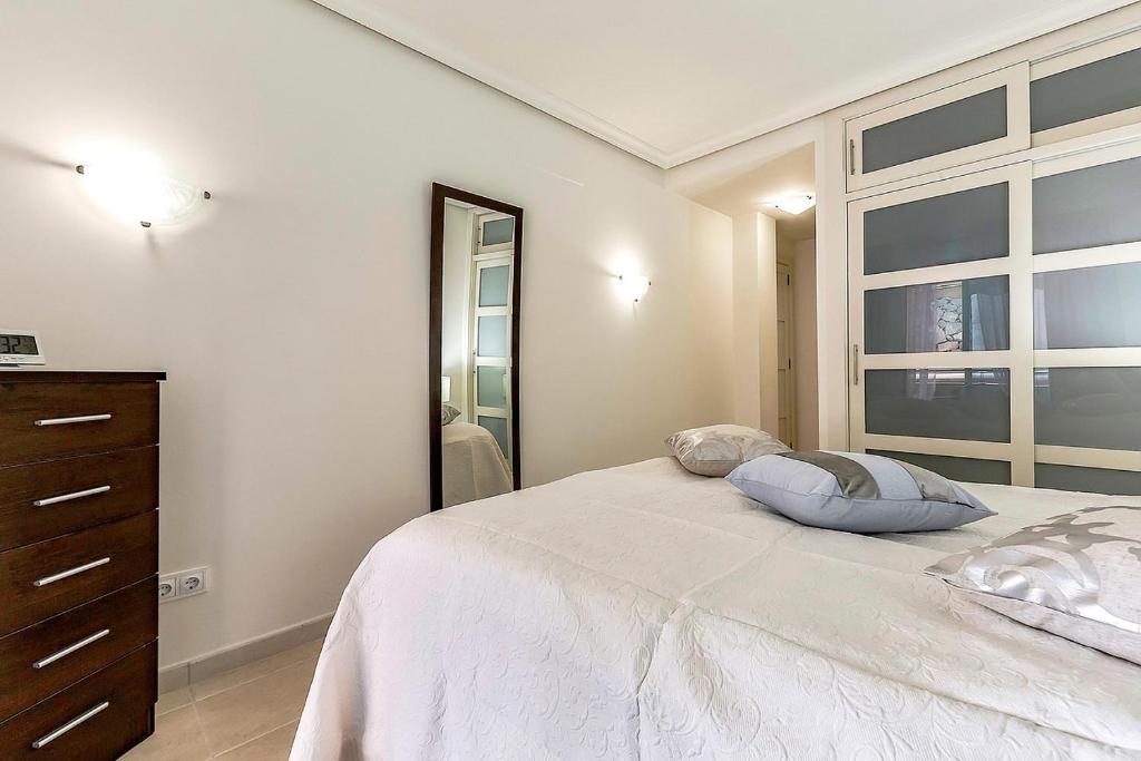 Posteľ alebo postele v izbe v ubytovaní 2BED Ocean Apartment in Los Gigantes
