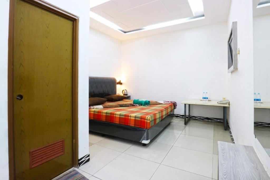 Postel nebo postele na pokoji v ubytování Habibah Syariah Hotel