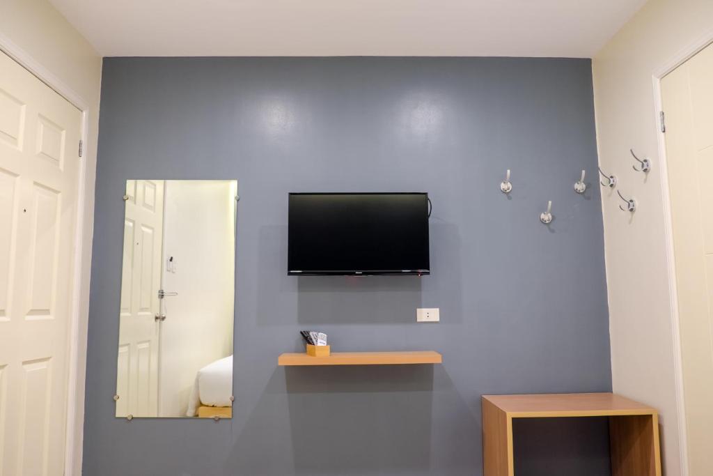 TV a/nebo společenská místnost v ubytování Bridge Hotel