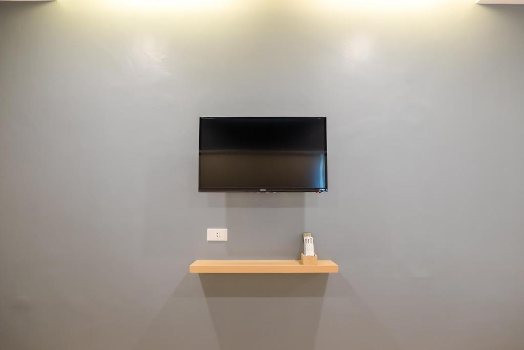 TV a/nebo společenská místnost v ubytování Bridge Hotel
