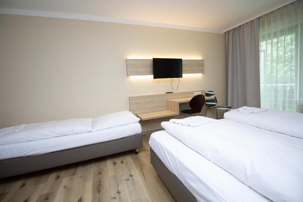 Postel nebo postele na pokoji v ubytování Ahorn Hotel