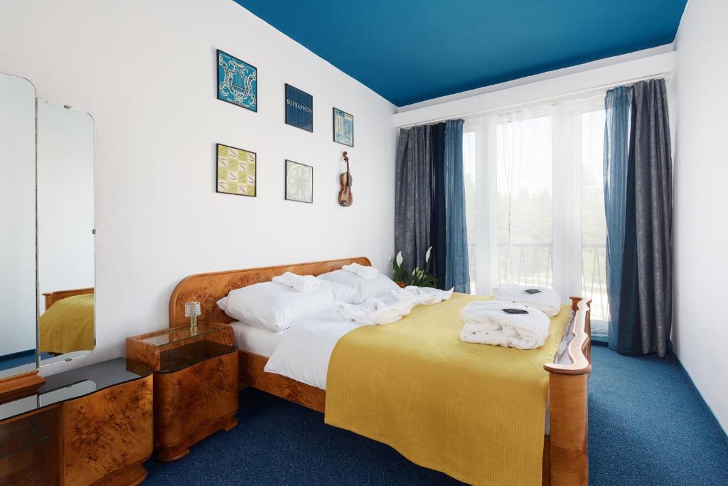 Postel nebo postele na pokoji v ubytování Hotel Medlov