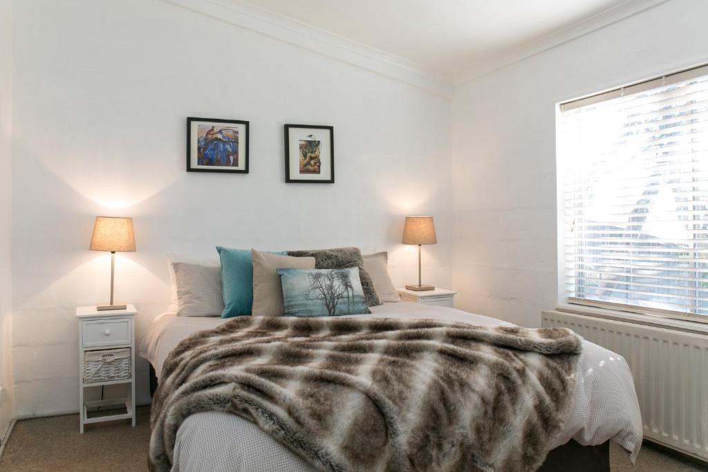 Кровать или кровати в номере Feathertop Alpine Lodge