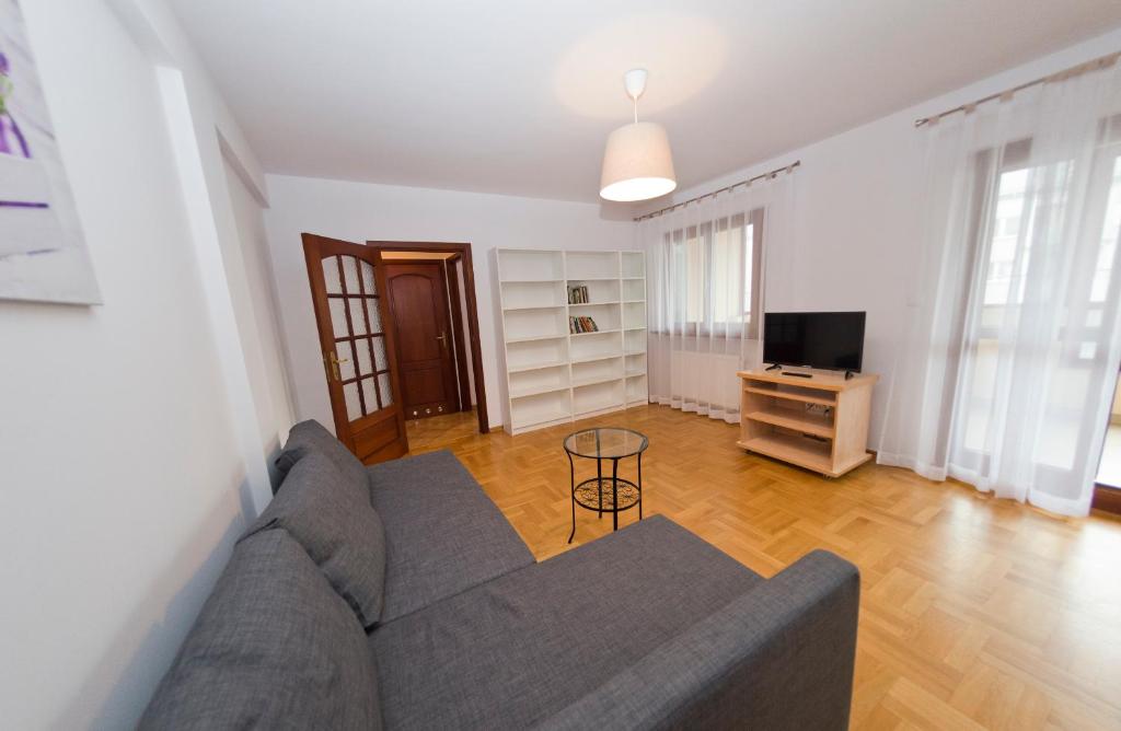 Televízia a/alebo spoločenská miestnosť v ubytovaní Villa Verona