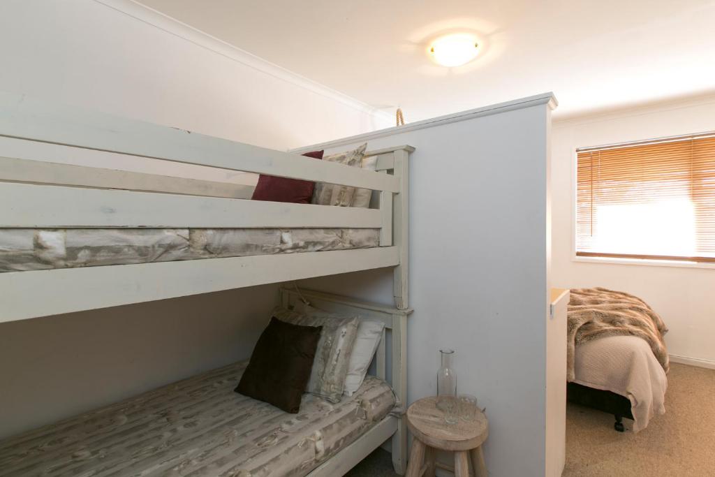 Кровать или кровати в номере Feathertop Alpine Lodge