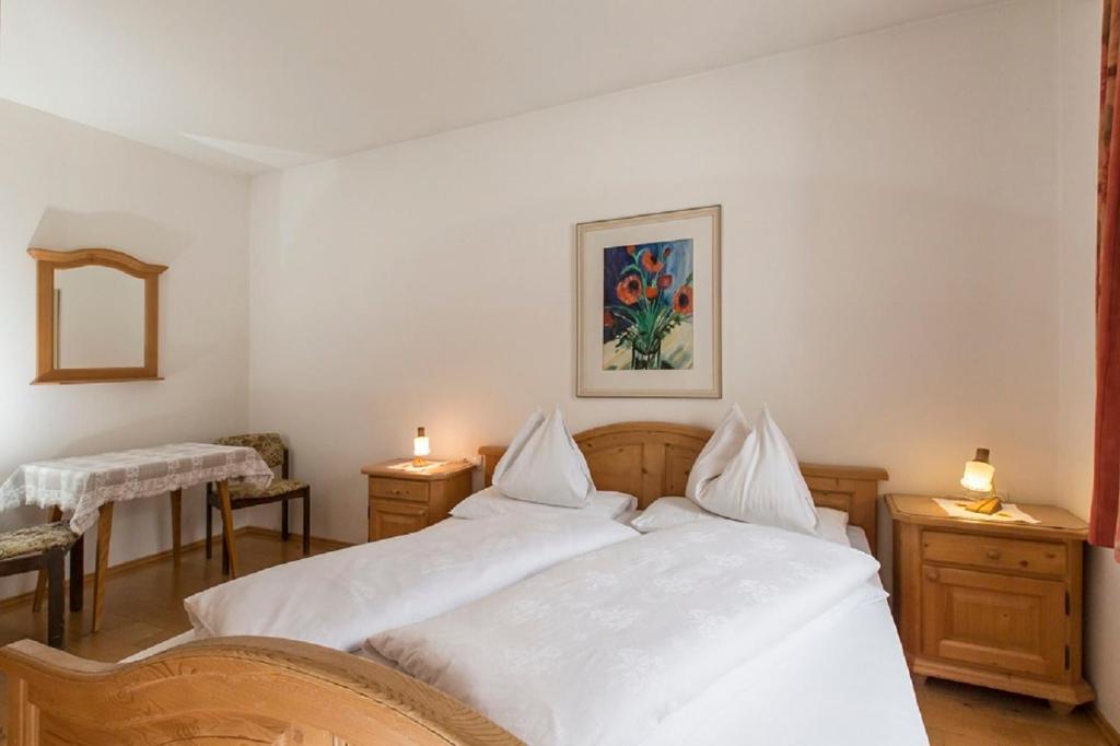 Postel nebo postele na pokoji v ubytování Hotel Schoenblick