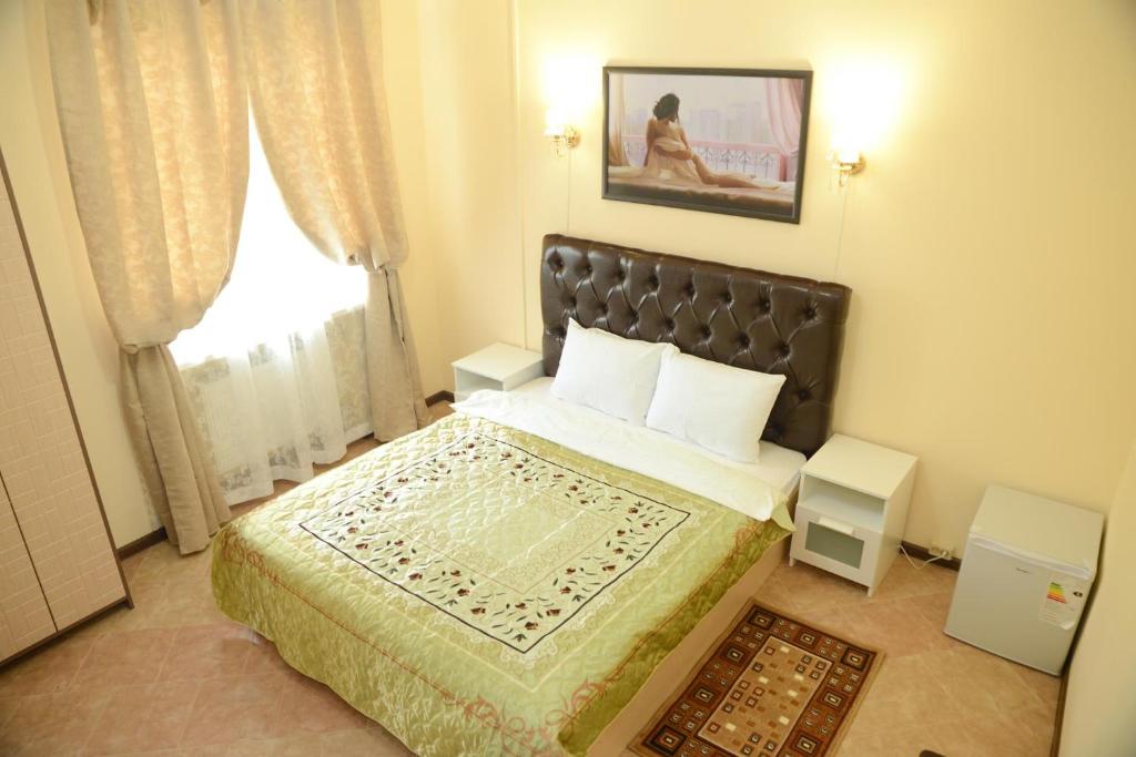 a bedroom with a bed and a window at Sheremetievo-Transit Hotel in Khimki