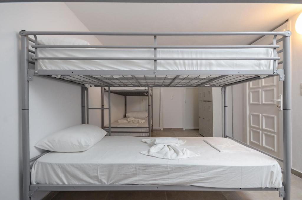 Postel nebo postele na pokoji v ubytování Naxos Hostel