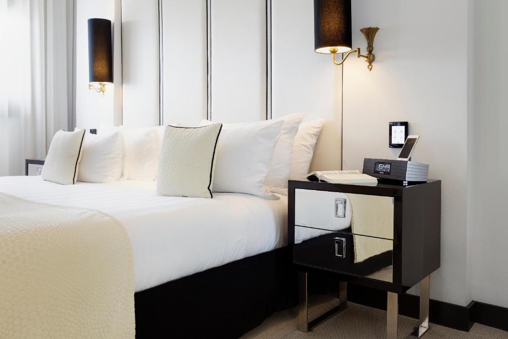 Кровать или кровати в номере Meliá Milano