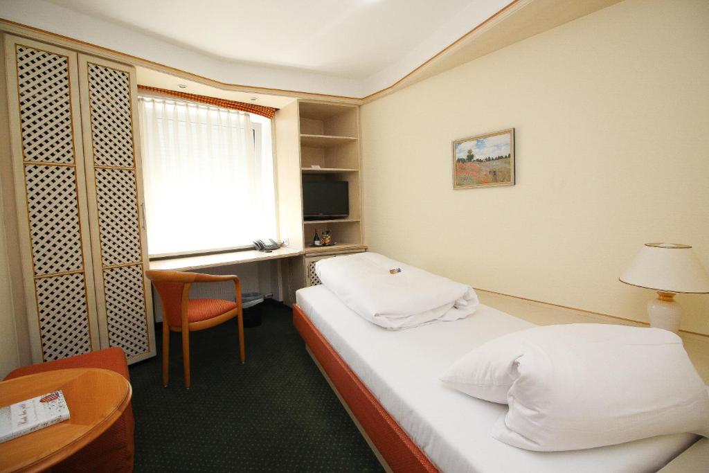 Postel nebo postele na pokoji v ubytování Hotel Leopold
