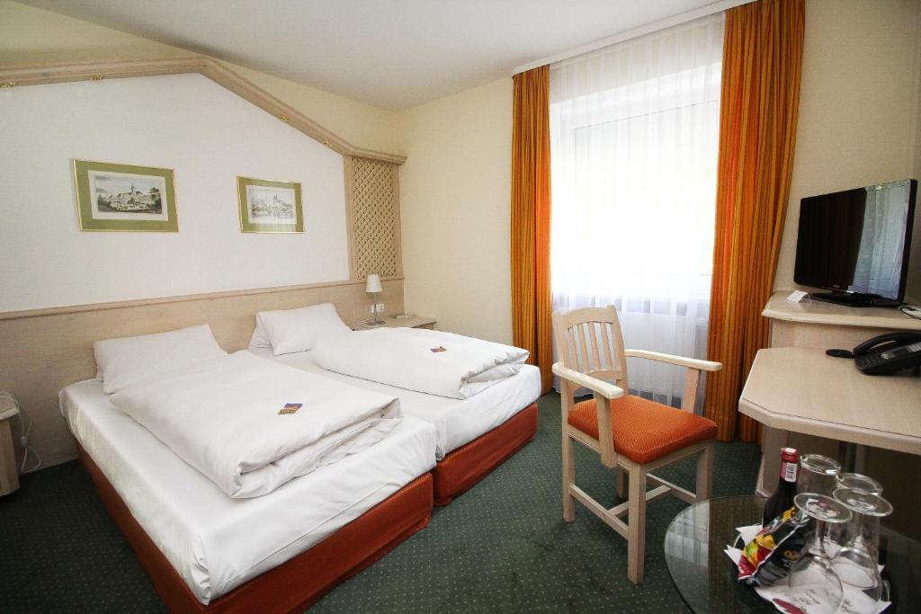 Postel nebo postele na pokoji v ubytování Hotel Leopold