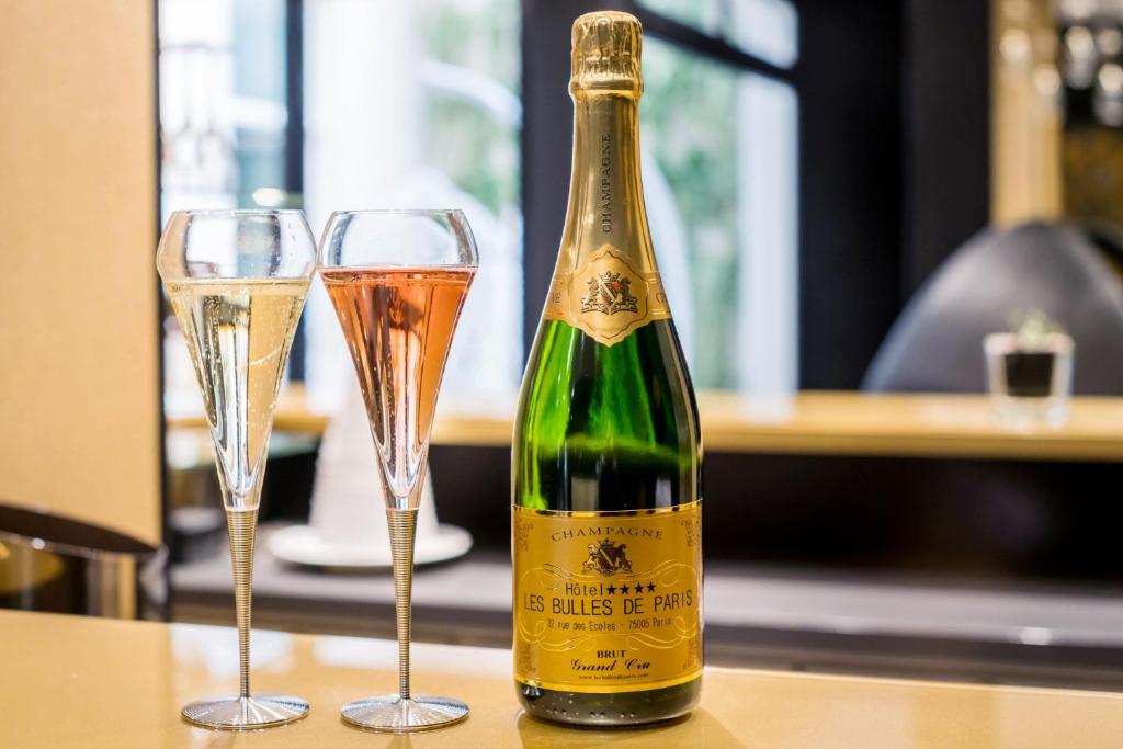 Boissons dans l'établissement Hotel Les Bulles De Paris