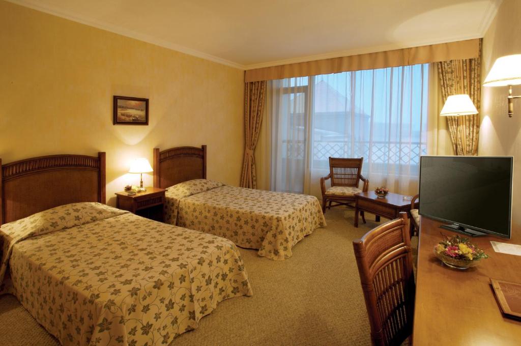Postel nebo postele na pokoji v ubytování Drustar Hotel