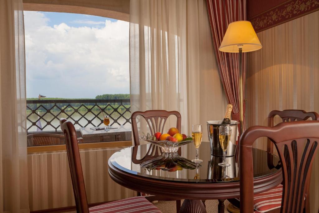 Nápoje v ubytování Drustar Hotel