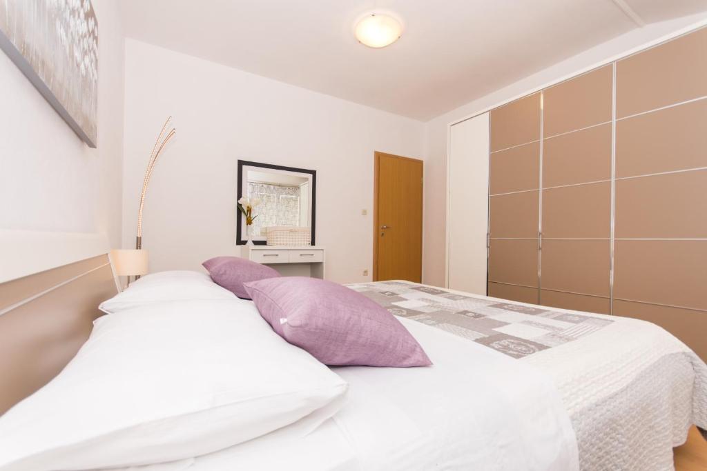 Posteľ alebo postele v izbe v ubytovaní Apartments Barba