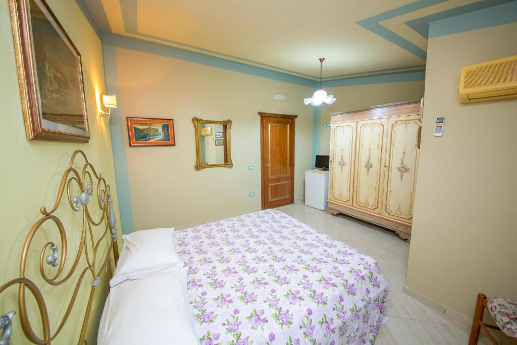 Postel nebo postele na pokoji v ubytování Hotel "SAN SAENA "