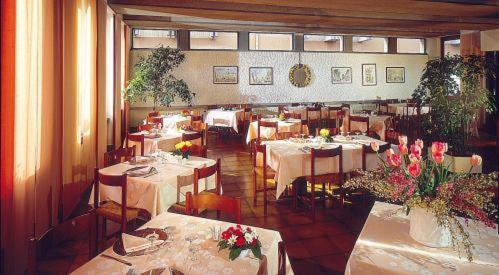Reštaurácia alebo iné gastronomické zariadenie v ubytovaní Albergo della Torre dal 1891